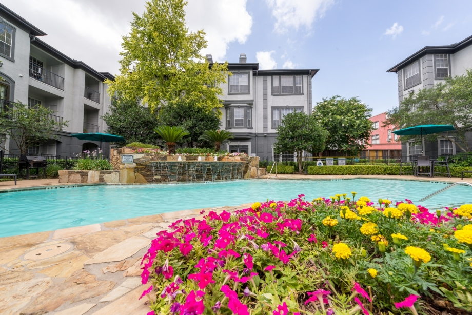 Camden Midtown Unbeatable Location, Charm, & Service in Midtown Houston