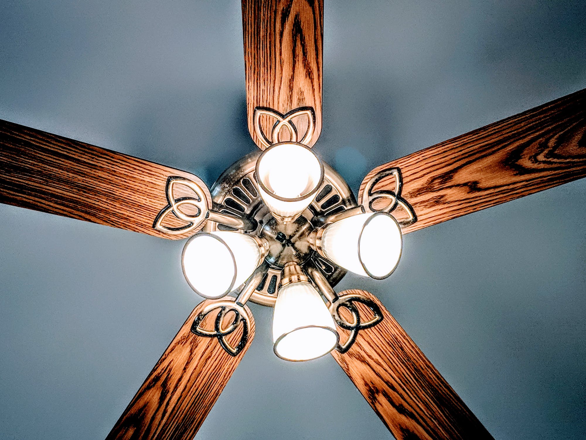 Ceilingfan_Energy-Saving Ways To Warm Your Apartment This Winter Ceilingfan_Energy-Saving Ways To Warm Your Apartment This Winter