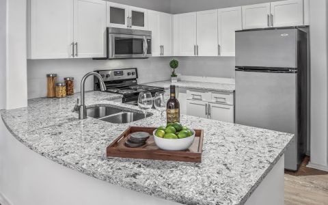 Camden Lakeway Apartments in Lakewood, CO