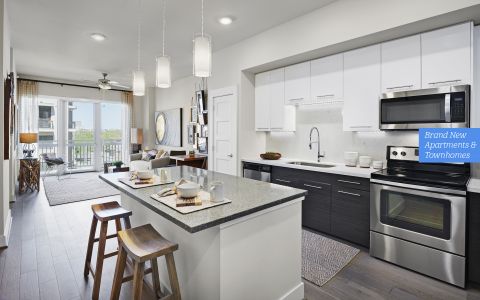 Camden McGowen Station Apartments Header Photo in Midtown Houston, Texas