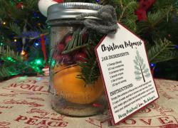 Cheap DIY Gift Easy Holiday Potpourri Jars