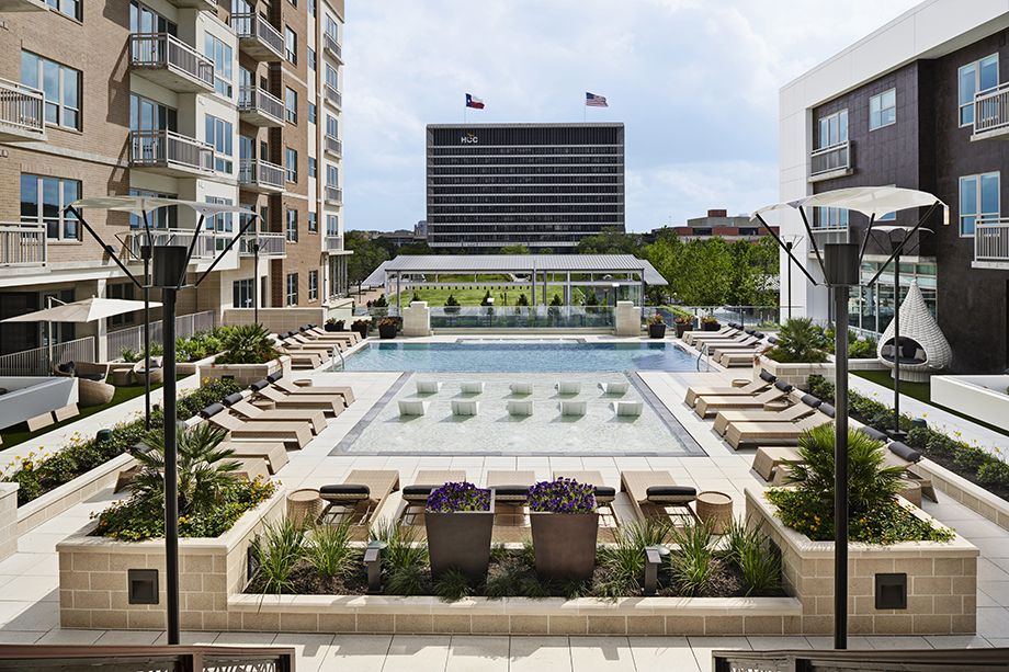 Camden McGowen Station Midtown Houston Townhomes rooftop pool