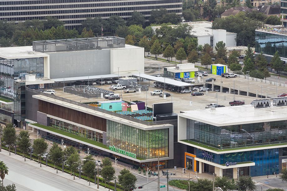 Whole Foods and Restaurants within Walking Distance from Camden Post Oak High Rise Luxury Apartments in Houston Galleria, Texas