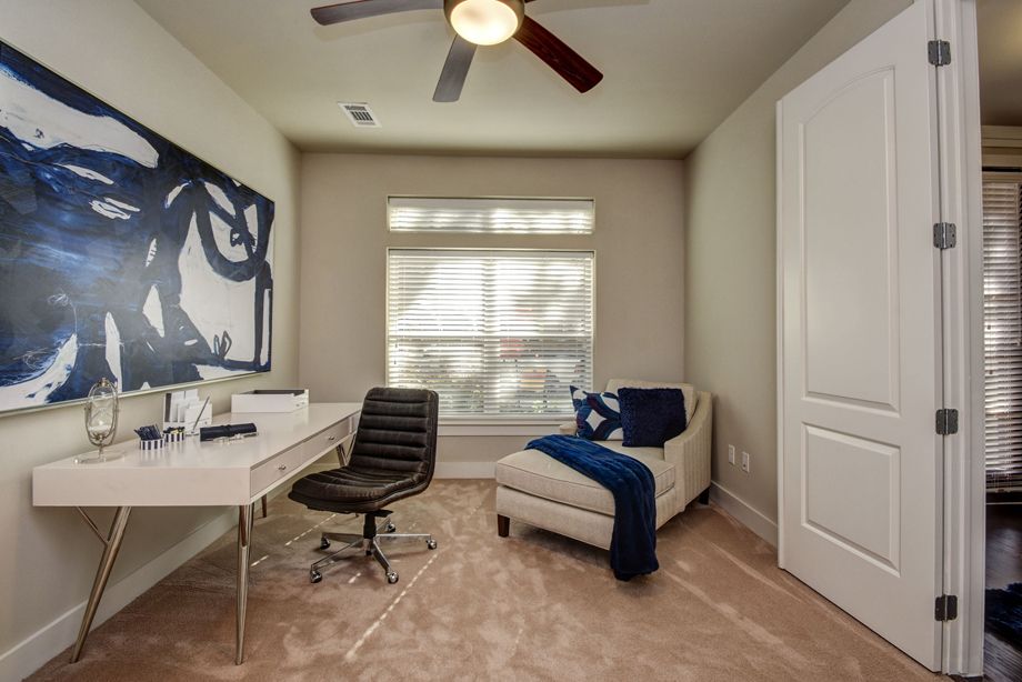 Flex Space at Camden Highland Village townhomes in Houston, TX