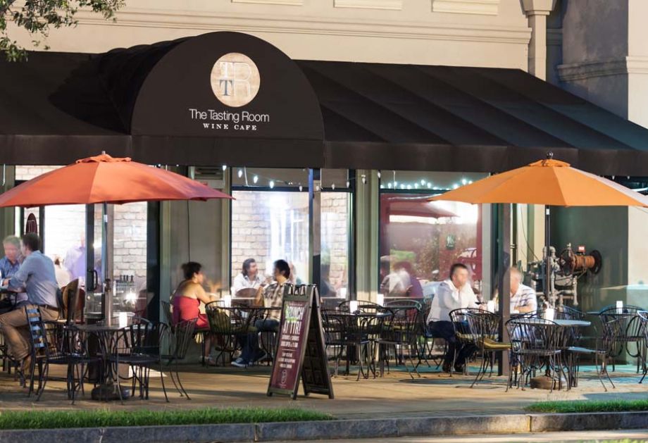 Near Uptown Park Shops, Restaurants at Camden Post Oak High Rise Luxury Apartments in Houston Galleria, Texas