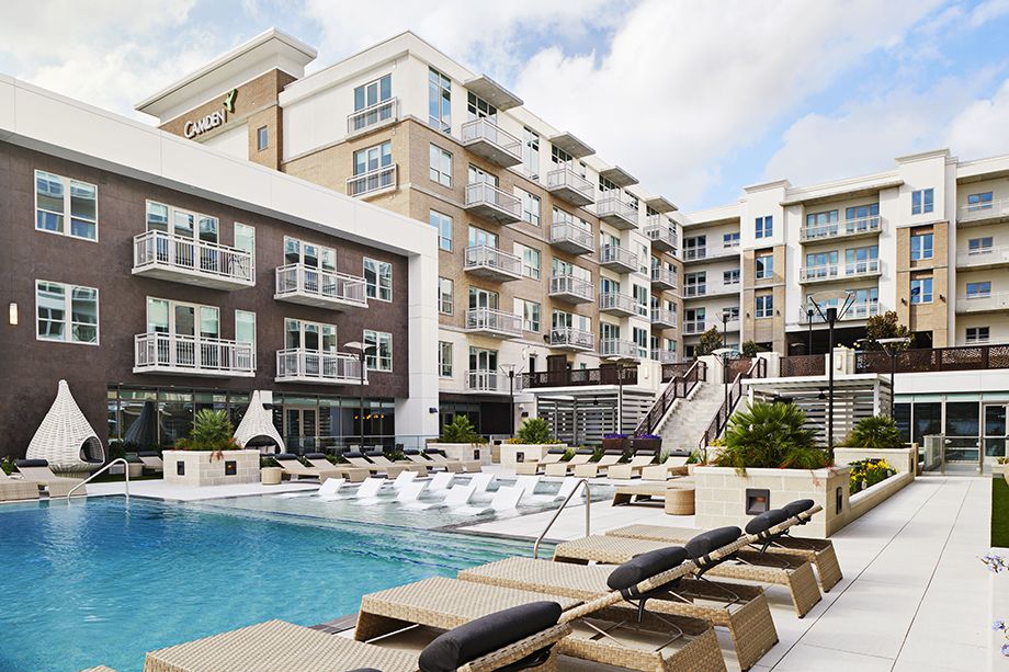 Camden McGowen Station Midtown Houston Townhomes pool