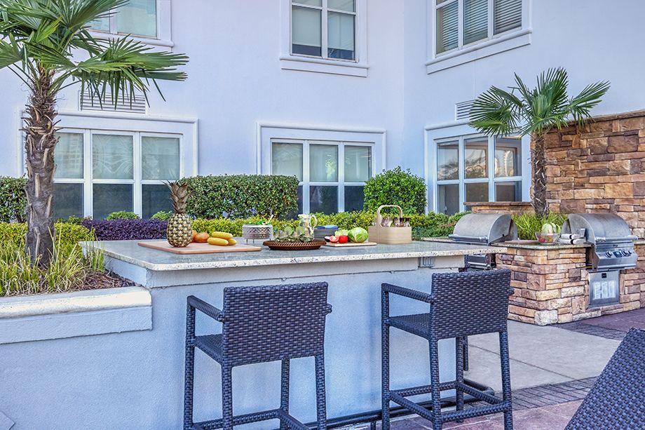 Outdoor Dining Area at Camden Grandview Townhomes in Charlotte, NC