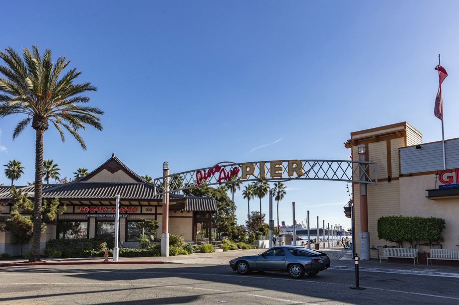 Nearby Dining at Camden Harbor View Apartments in Long Beach, CA
