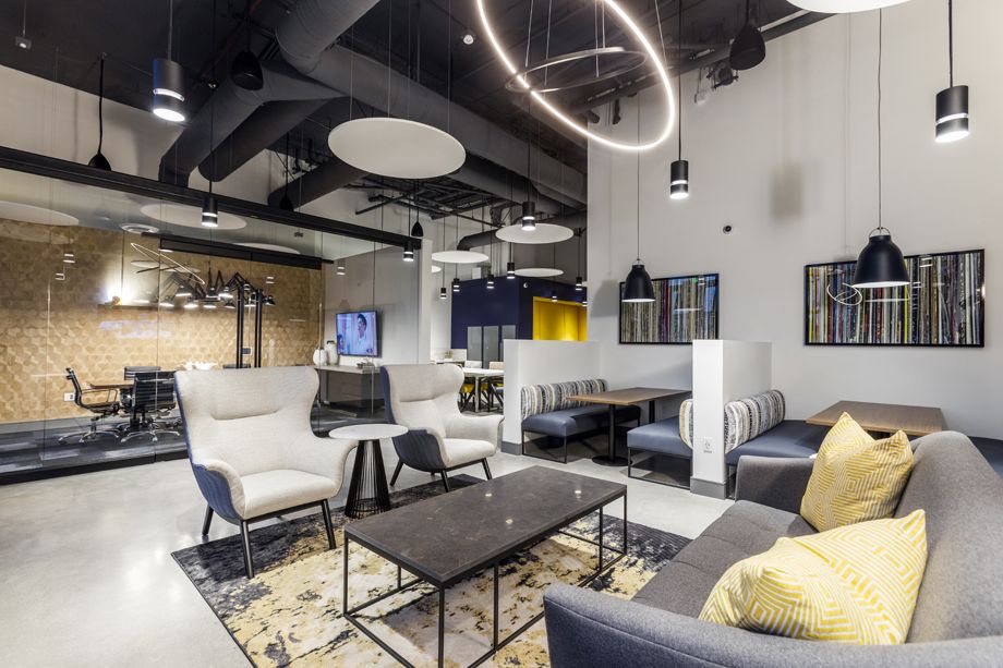 Resident Lounge Community Workspace at Camden Harbor View Apartments in Long Beach, CA