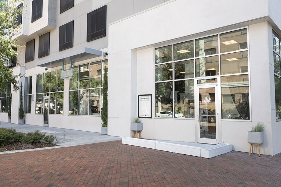 Nearby retail at Camden Thornton Park apartments in Orlando, FL
