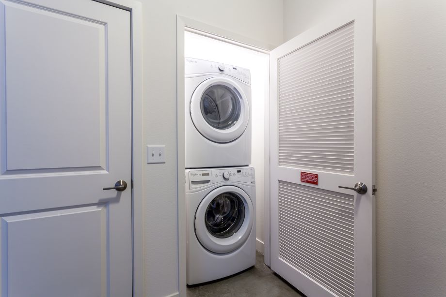 Live/Work Laundry at Camden Glendale apartments in Glendale, CA
