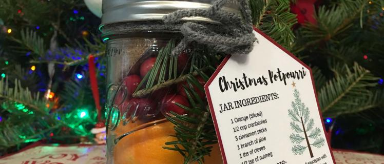 Cheap DIY Gift Easy Holiday Potpourri Jars
